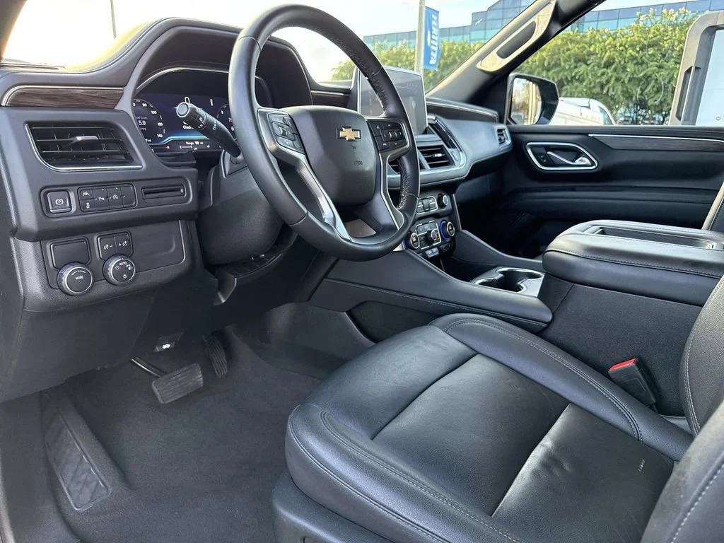 Used 2023 BLACK Chevrolet LT image 10