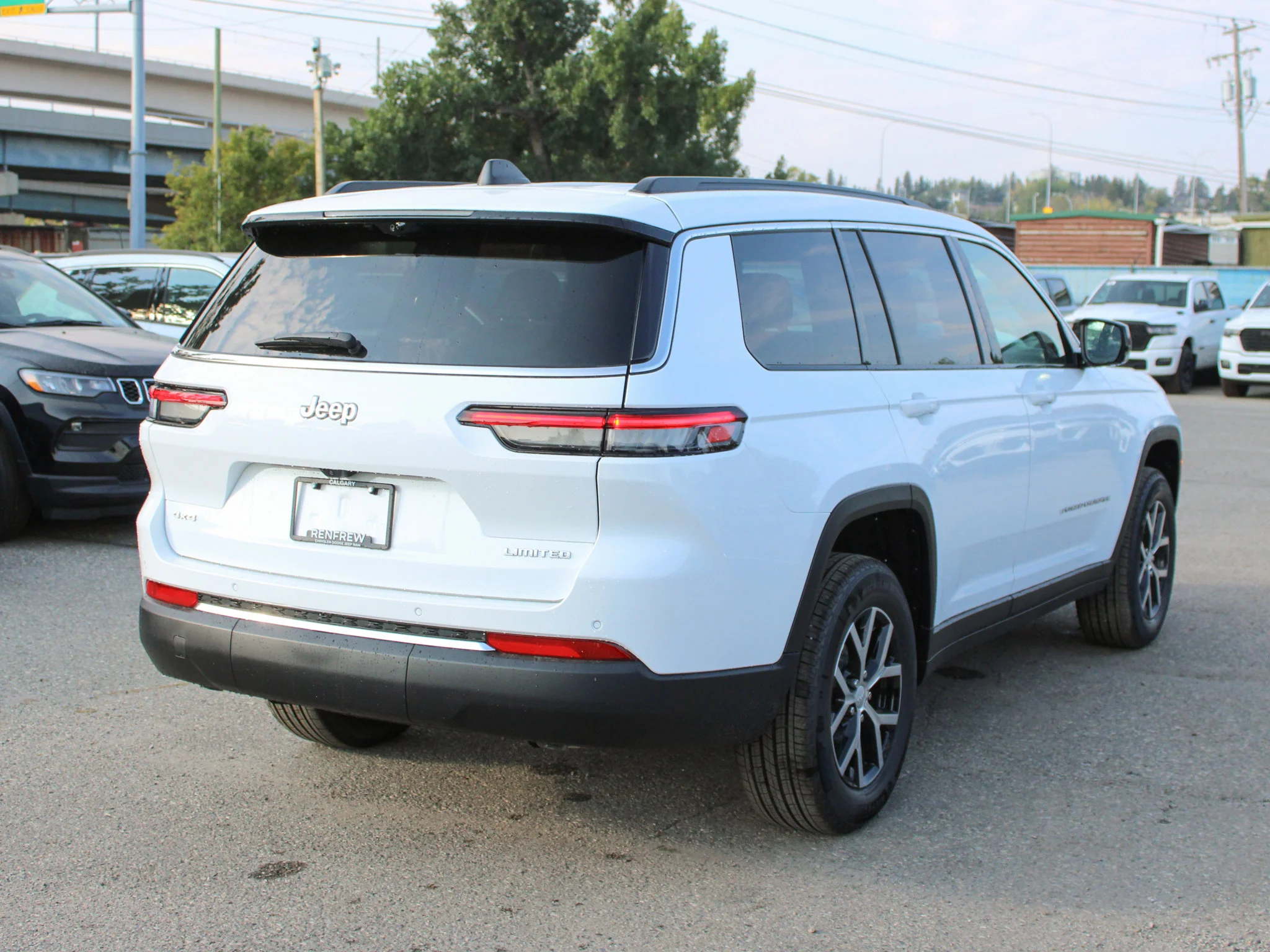 New 2025 White Jeep Limited* 4x4 image 4