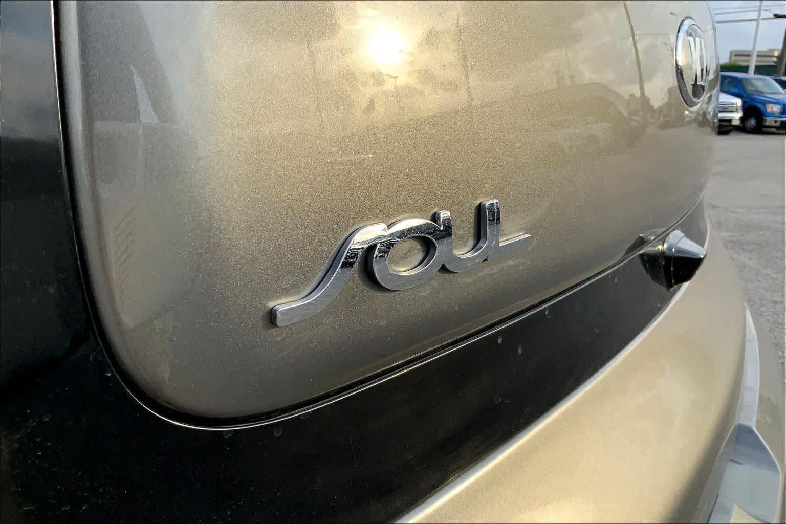 Used 2019 Titanium Gray Kia Base image 30