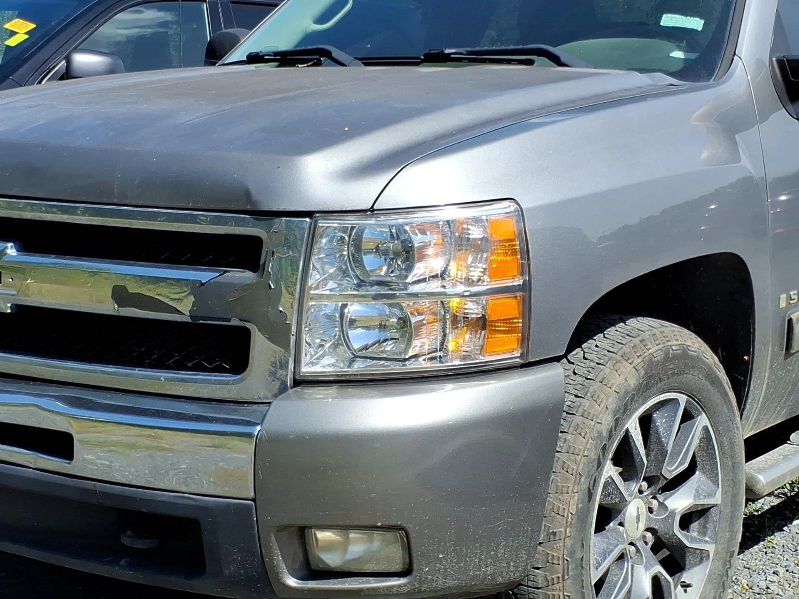 Used 2009 Graystone Metallic Chevrolet LT image 2