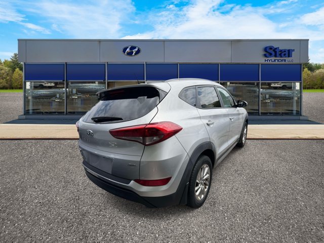 Used 2017 Molten Silver Hyundai SE image 4