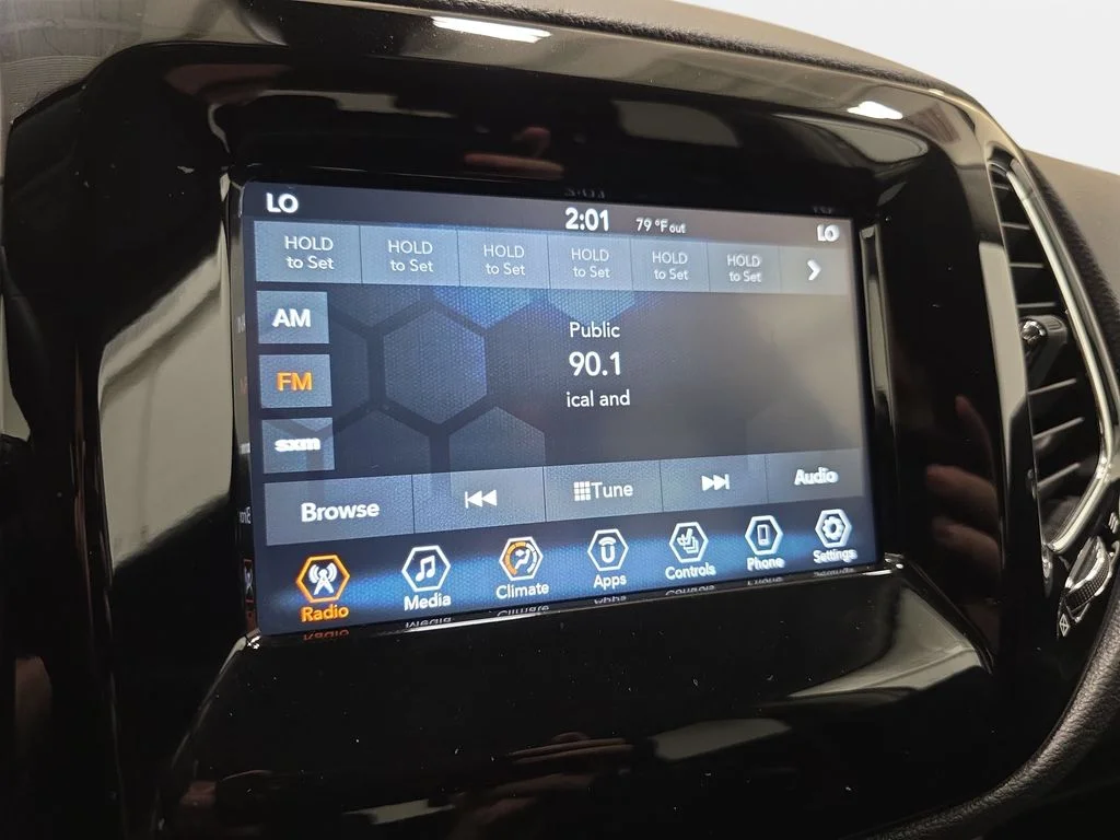 Used 2019 White Clearcoat Jeep Latitude image 20