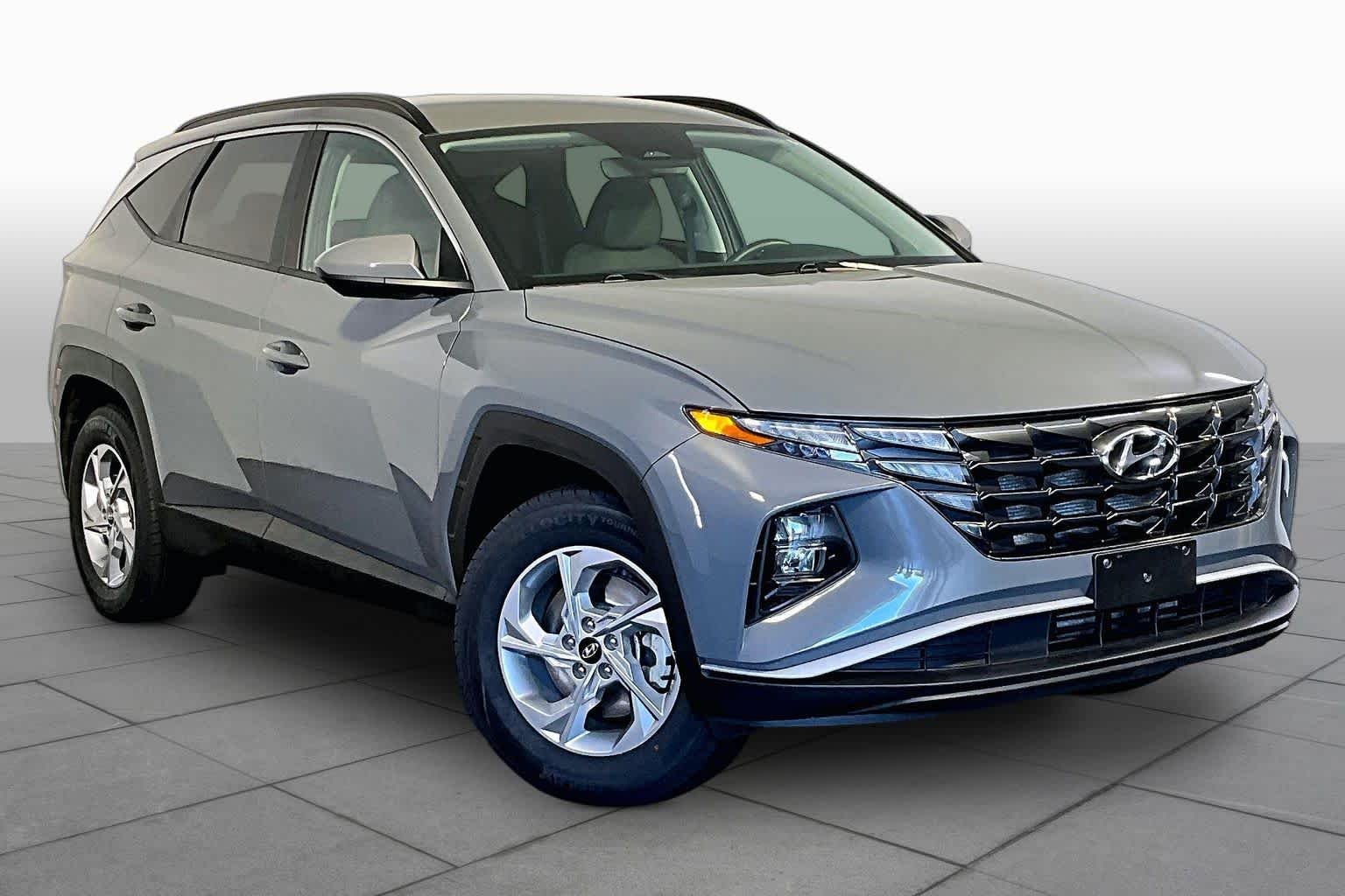 Used 2024 Hampton Gray Hyundai SEL image 3