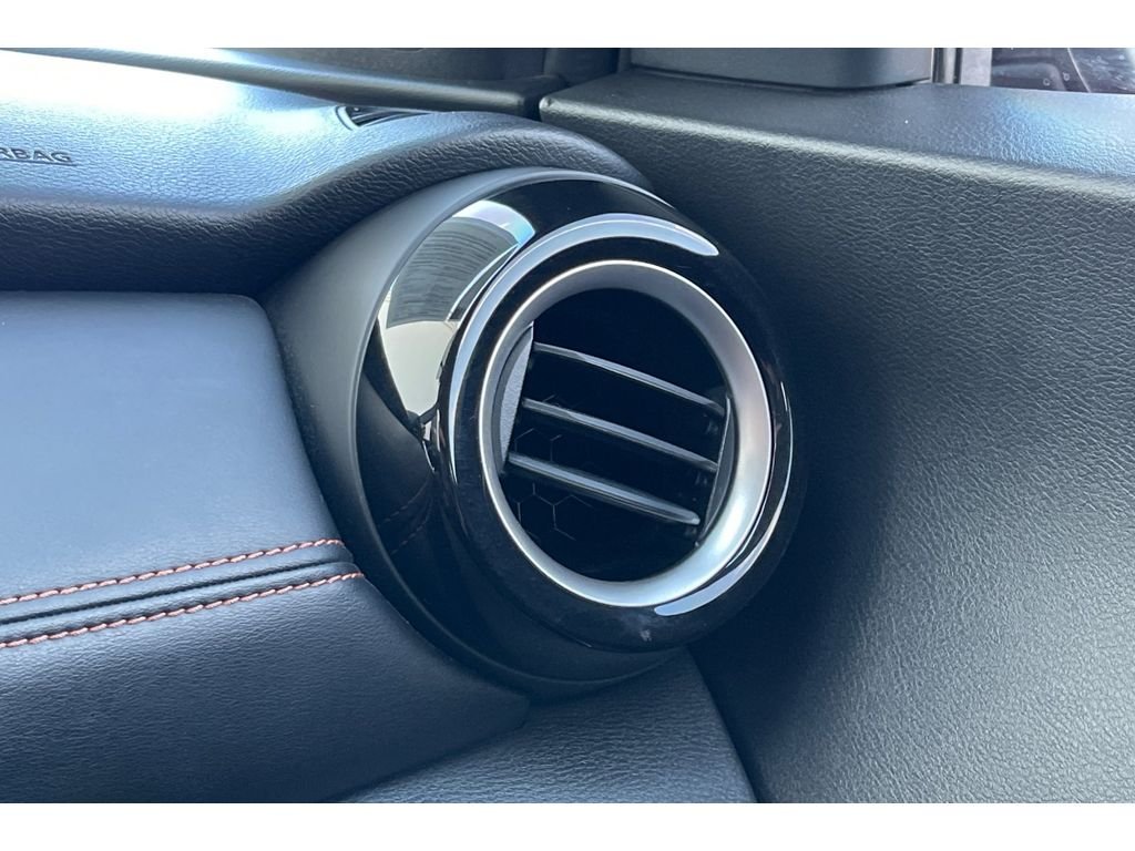 Used 2018 Cayenne Red/Super Black Nissan SR image 30