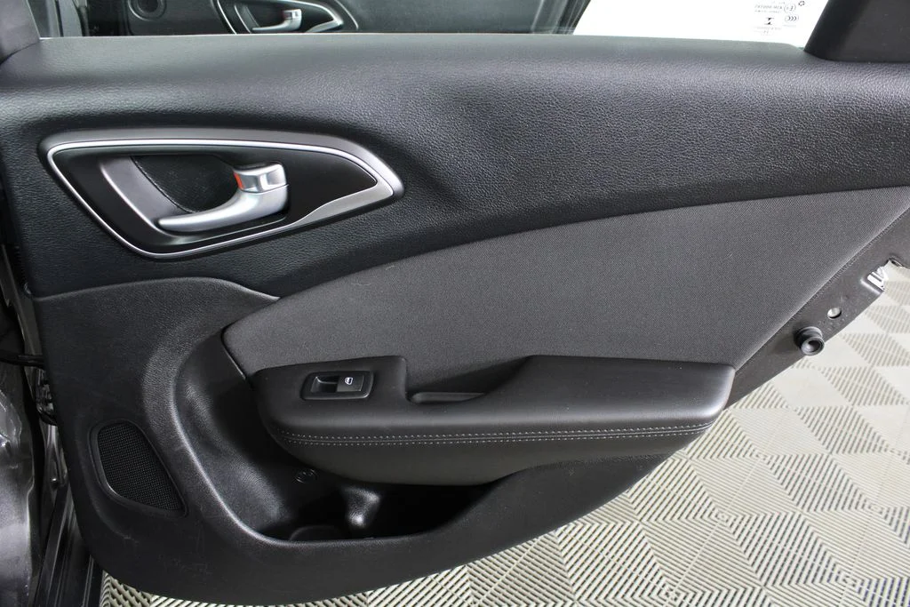 Used 2016 Gray Chrysler Limited image 10