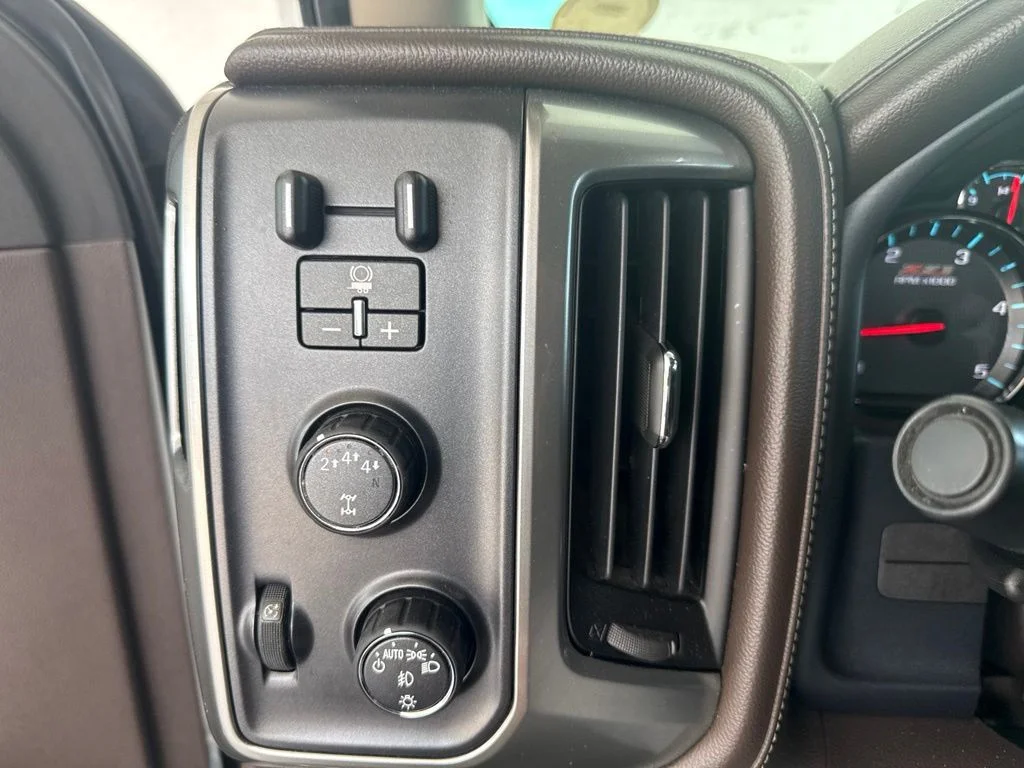 Used 2018 Summit White Chevrolet LTZ image 8