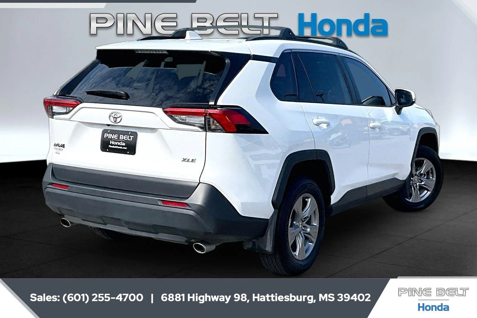 Used 2025 Ice Cap Toyota XLE image 11