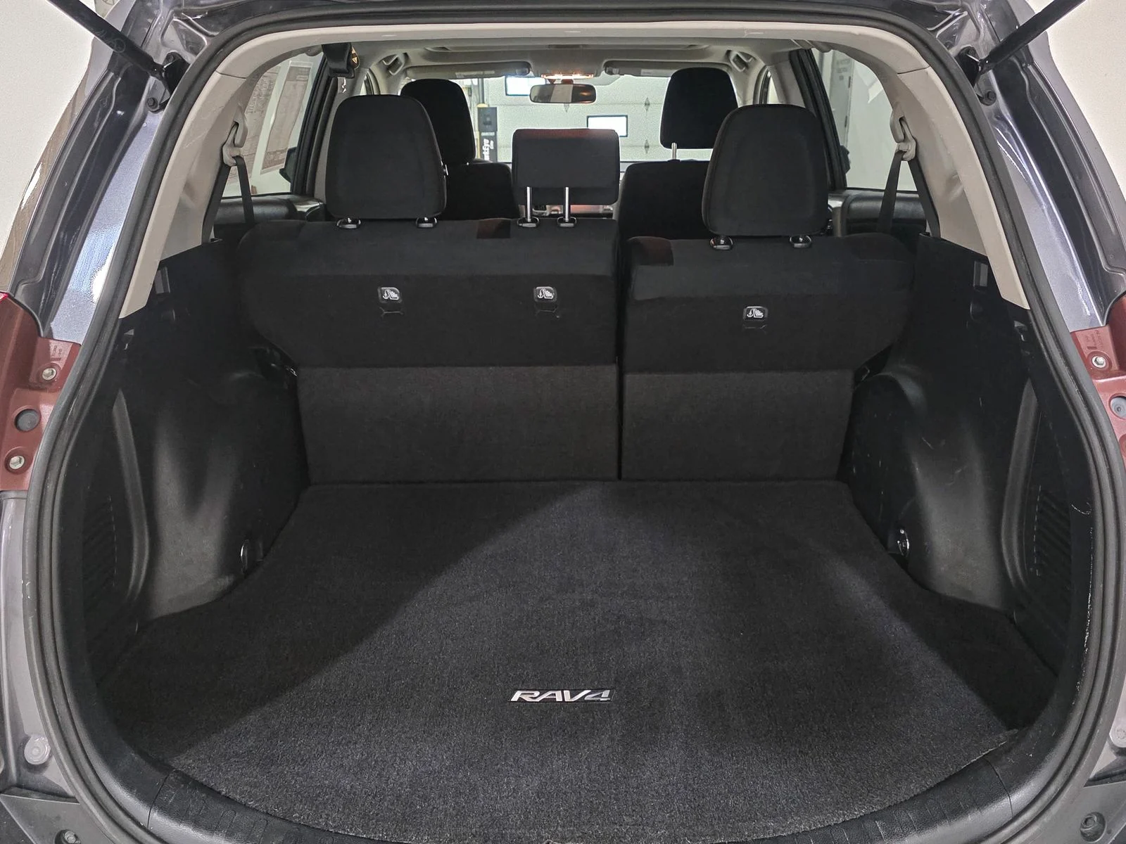 Used 2014 Gray Toyota XLE image 17
