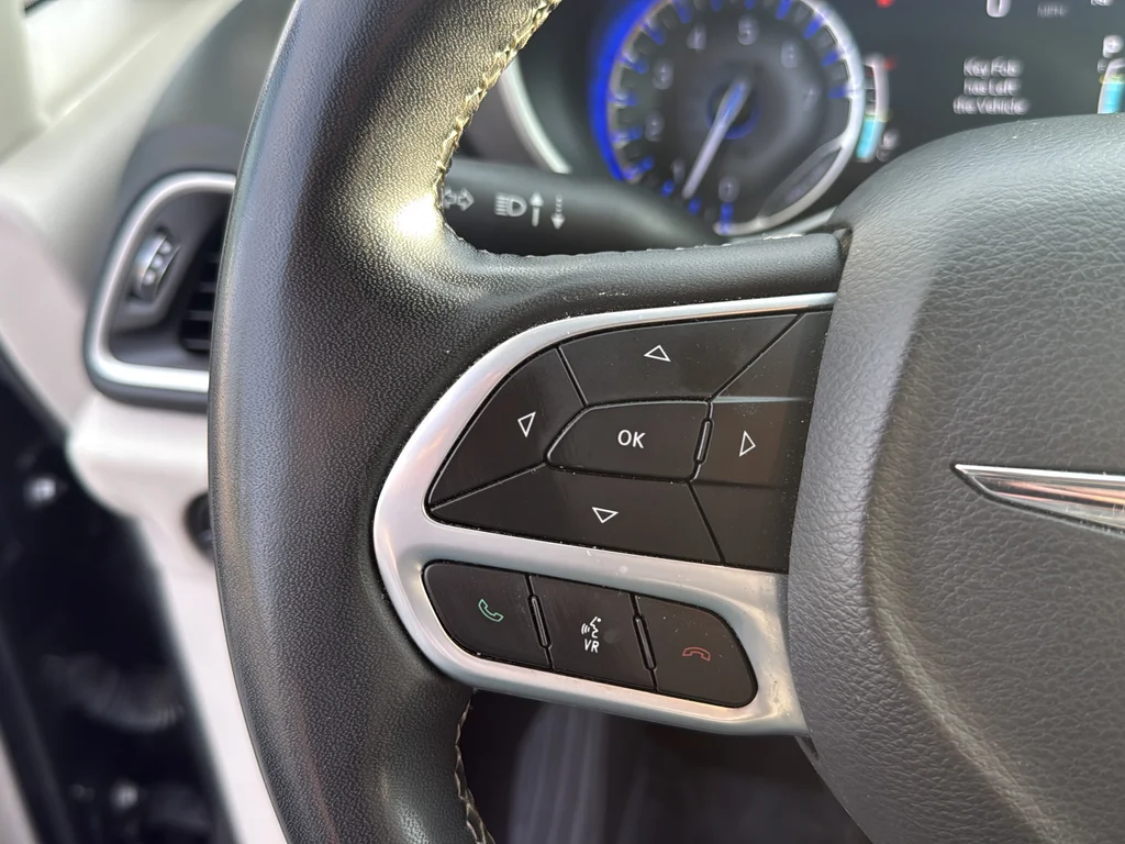 Used 2023 Black Chrysler Touring L image 16