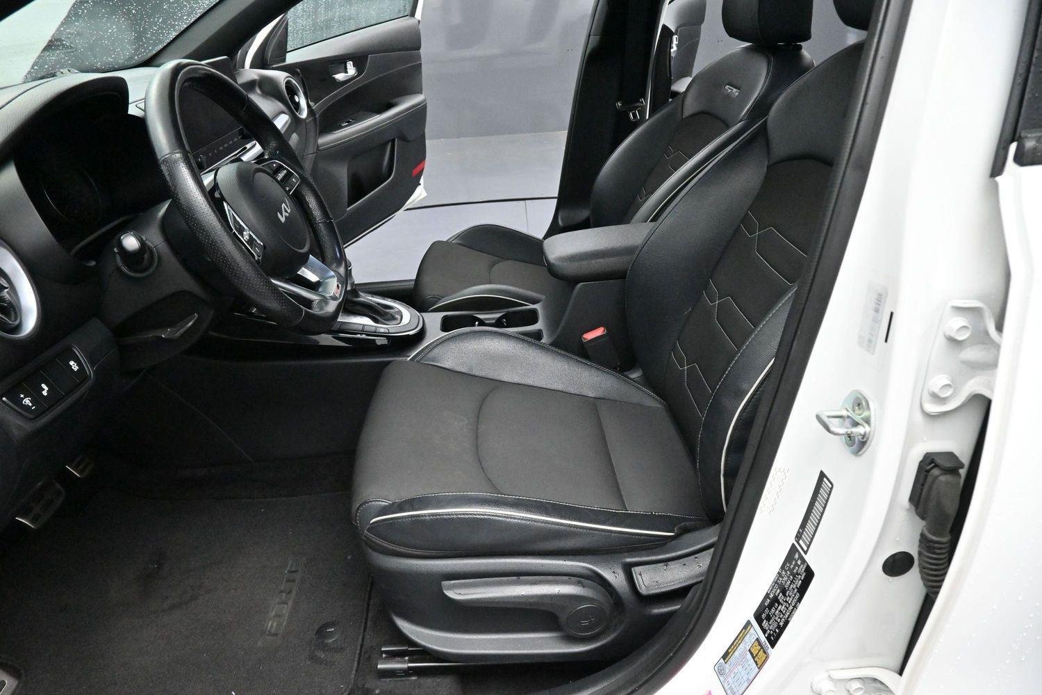 Used 2022 Snow White Pearl Kia GT-Line image 12