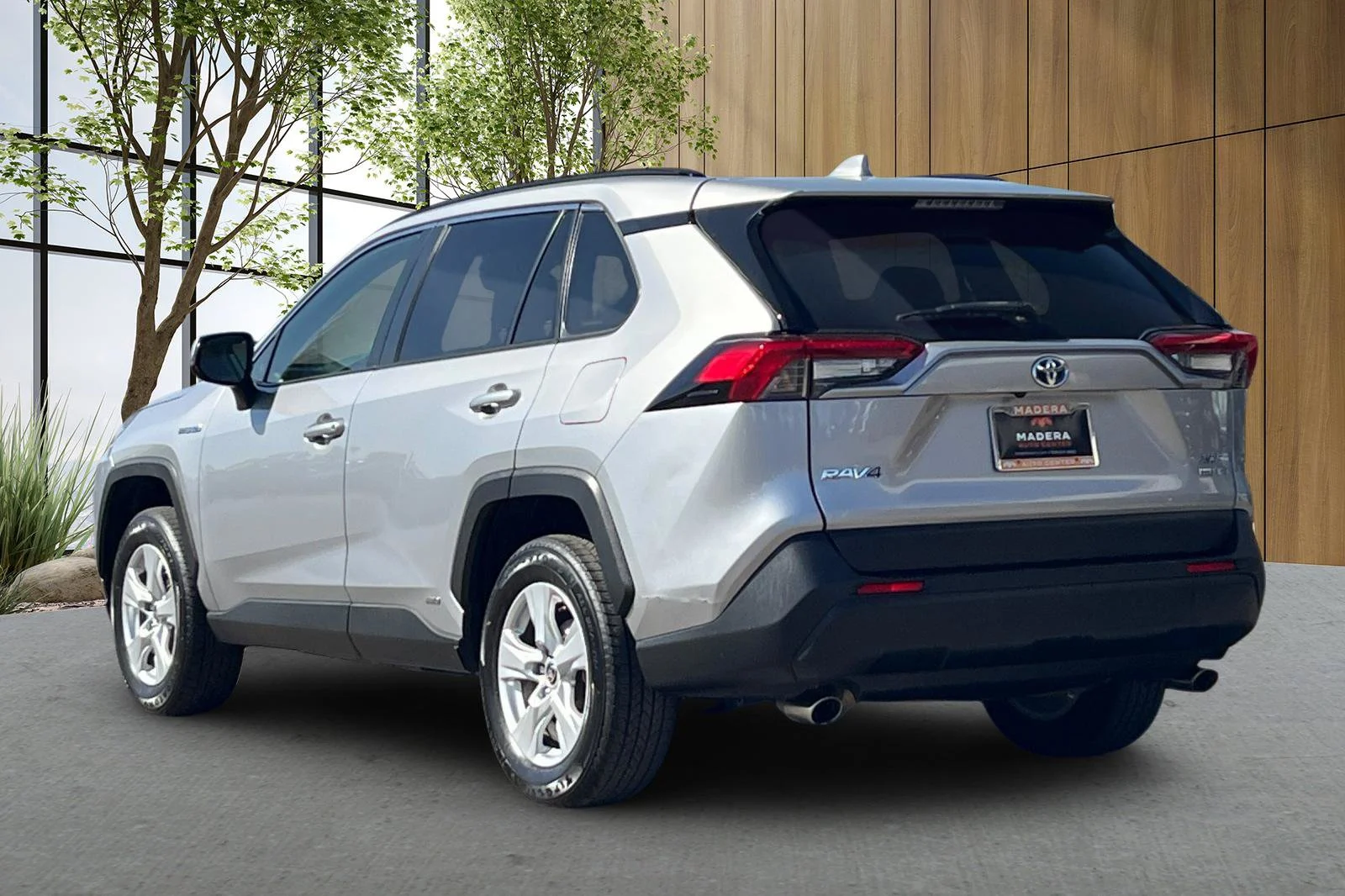 Used 2021 Silver Toyota XLE image 6