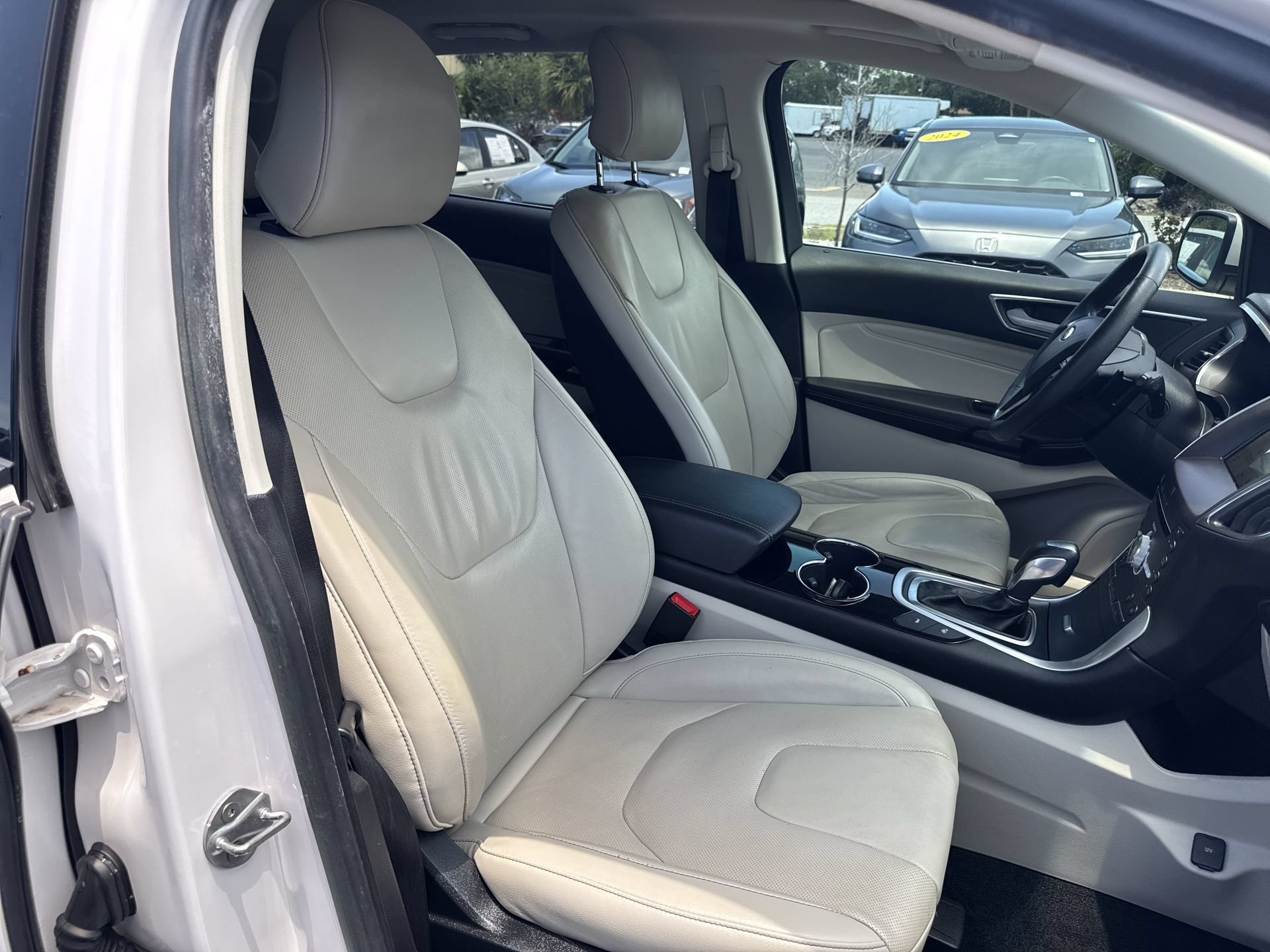 Used 2018 White Platinum Clearcoat Metallic Ford Titanium image 15
