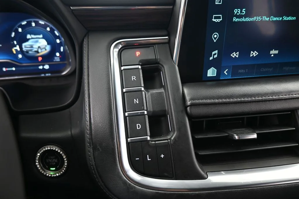 Used 2022 Iridescent Pearl Tricoat Chevrolet LT image 33