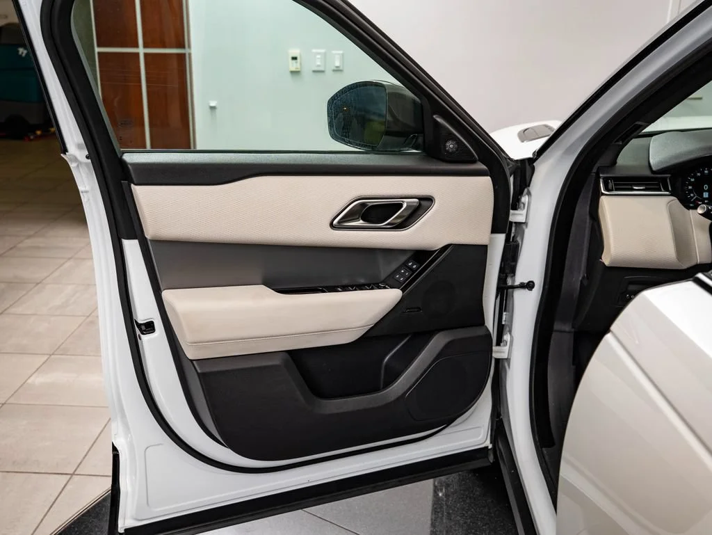 Used 2023 Fuji White Land Rover R-Dynamic S MHEV image 27