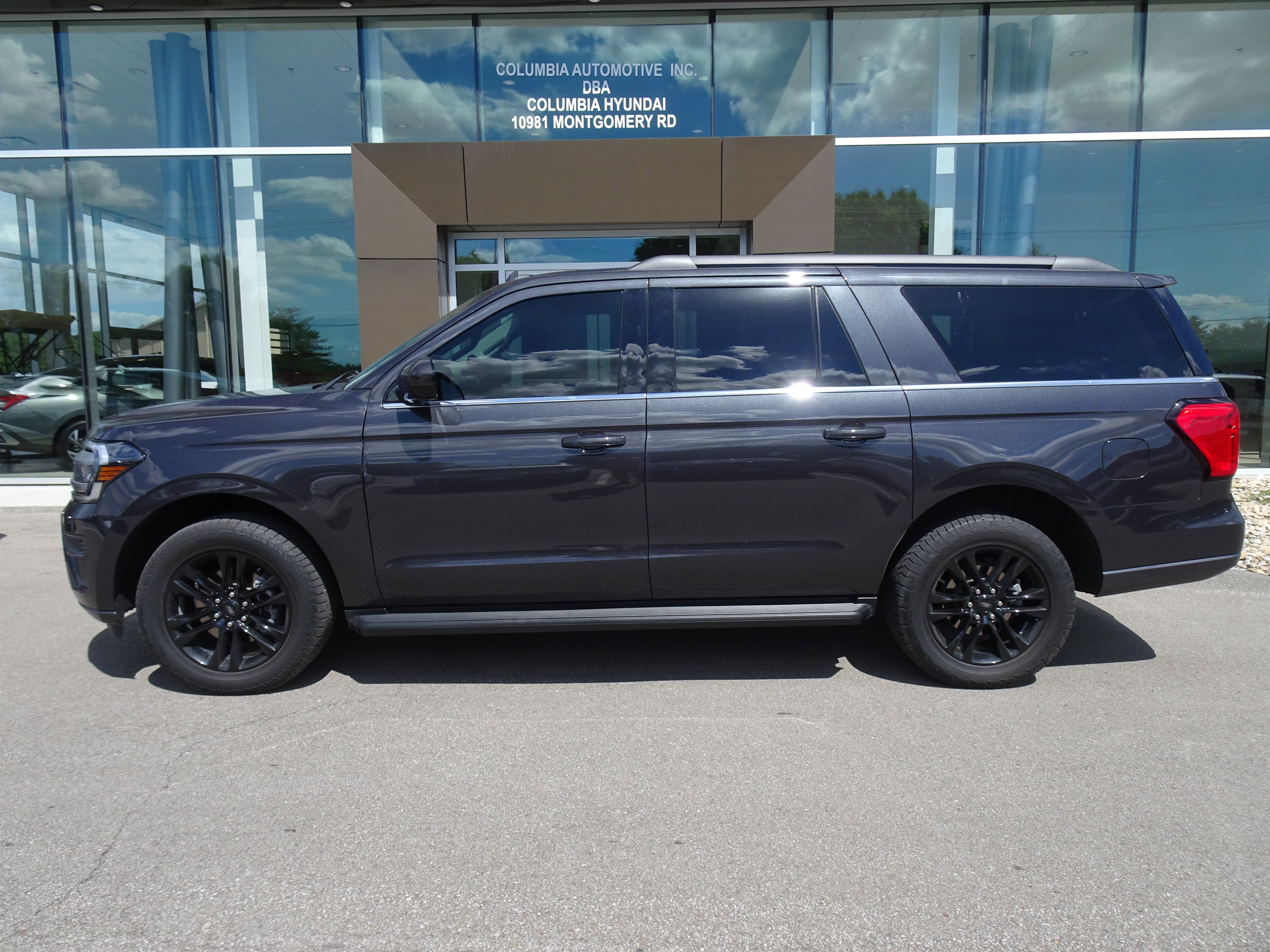 Used 2024 Dark Matter Gray Metallic Ford XLT image 2