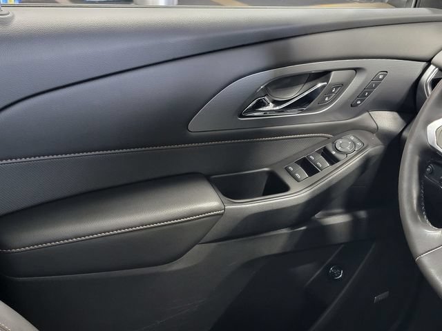 Used 2019 IRIDESCENT PEARL TRICOAT Chevrolet Premier image 23