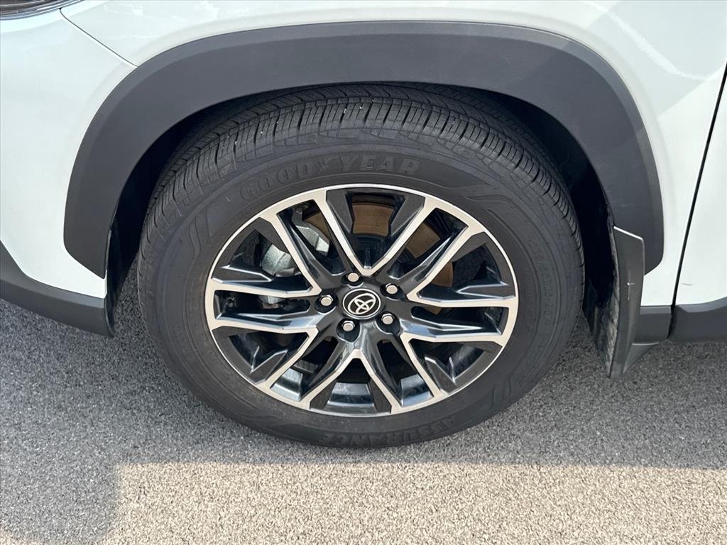 Used 2026 Wind Chill Pearl Toyota XLE image 29
