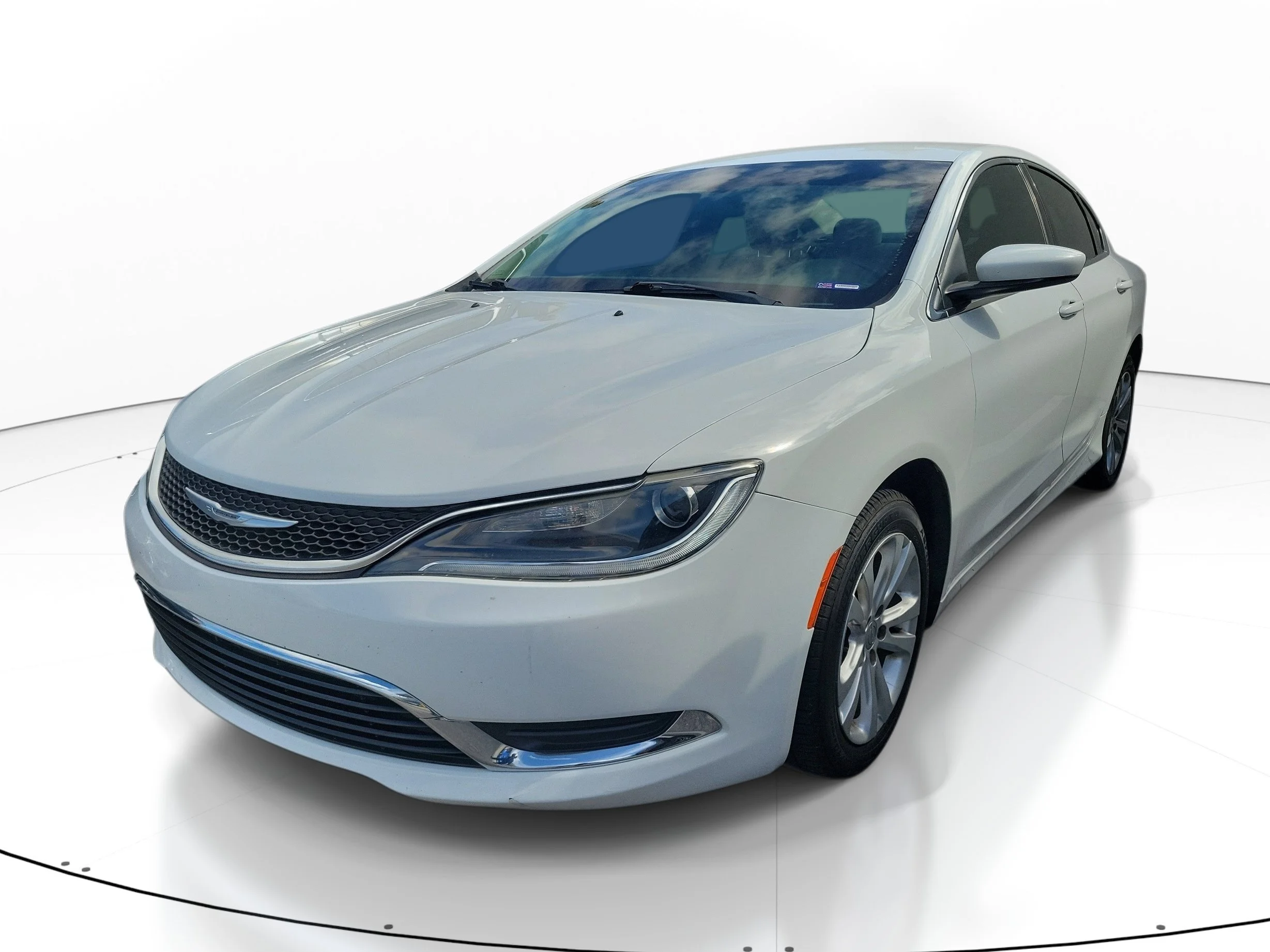 Used 2015 Bright White Clearcoat Chrysler Limited image 3