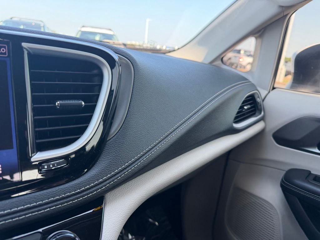 Used 2023 White Chrysler Touring L image 28