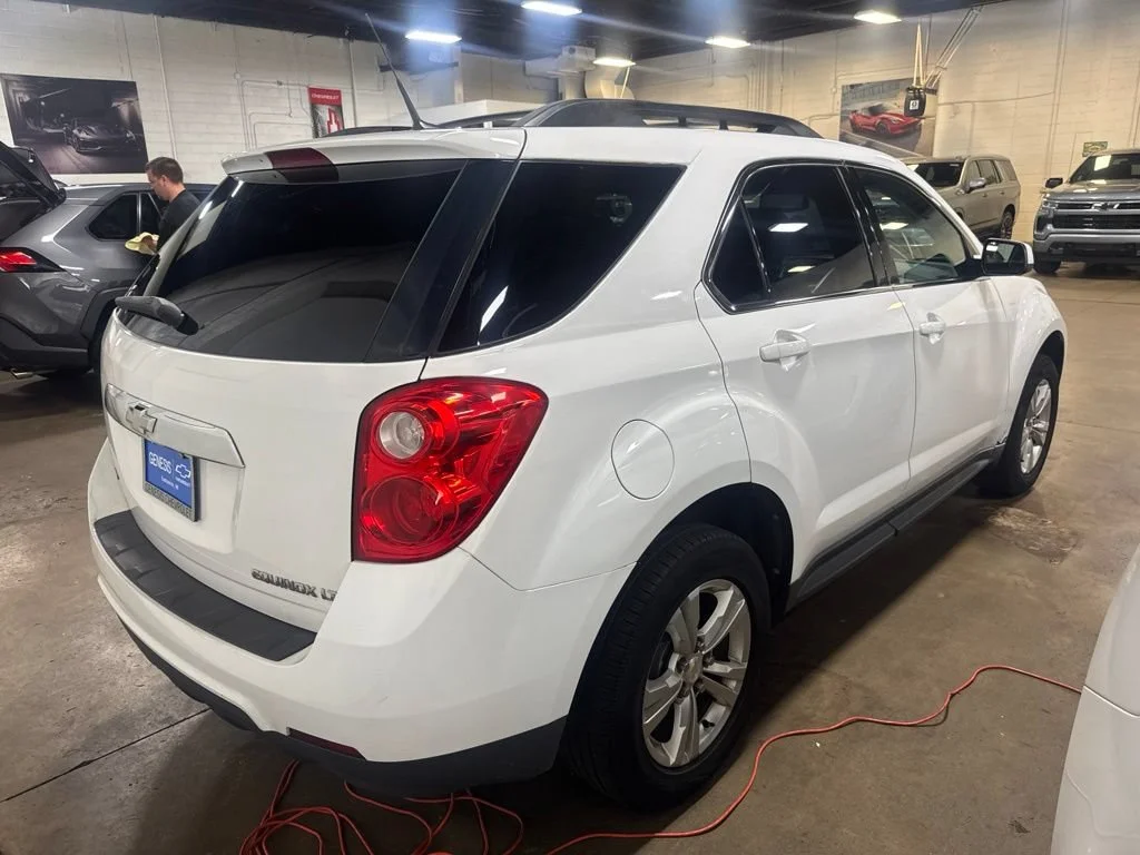 Used 2010 Summit White Chevrolet LT w/2LT image 2