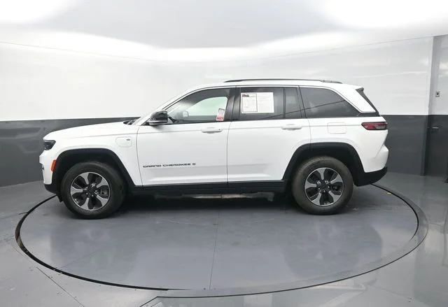 Used 2022 White Jeep 4xe image 6