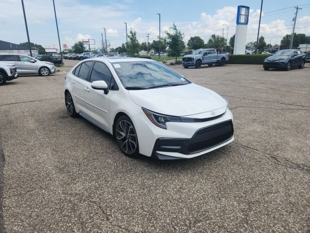 Used 2022 White Toyota SE image 3