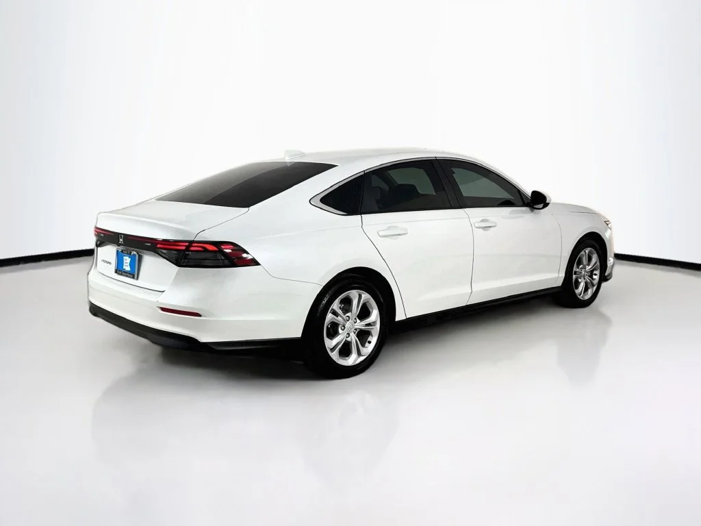 Used 2026 Platinum White Pearl Honda LX image 7