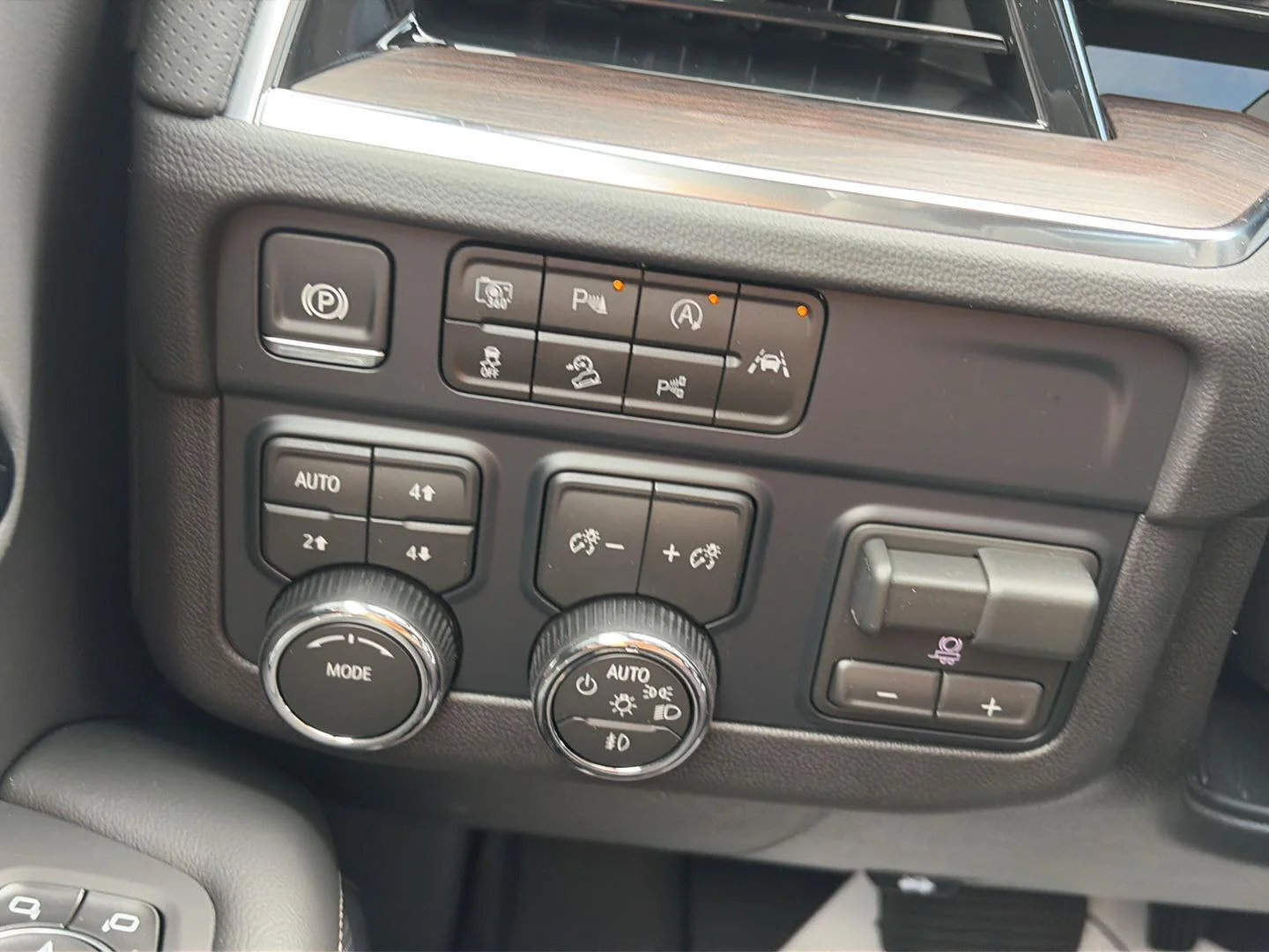 2026 Chevrolet Tahoe Premier - Photo 35