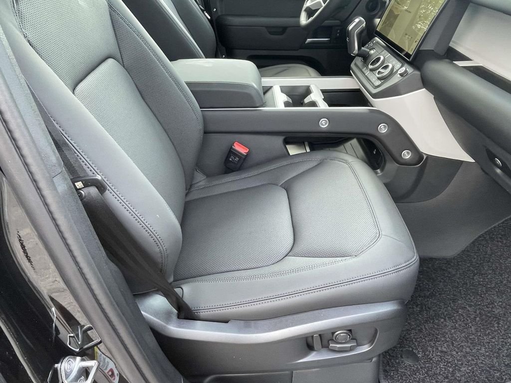 New 2026 Santorini Black Land Rover S image 19
