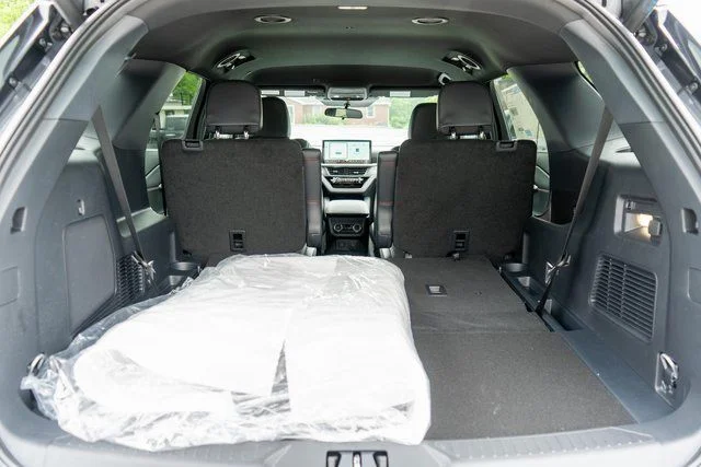 New 2026 Carbonized Gray Metallic Ford ST-Line image 8
