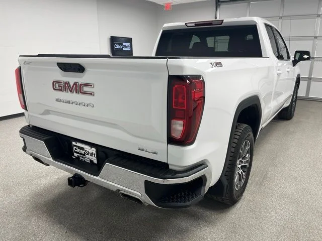 Used 2023 White GMC SLE image 9