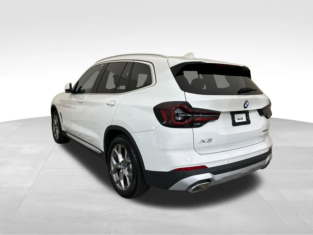 Used 2022 White BMW sDrive30i image 3