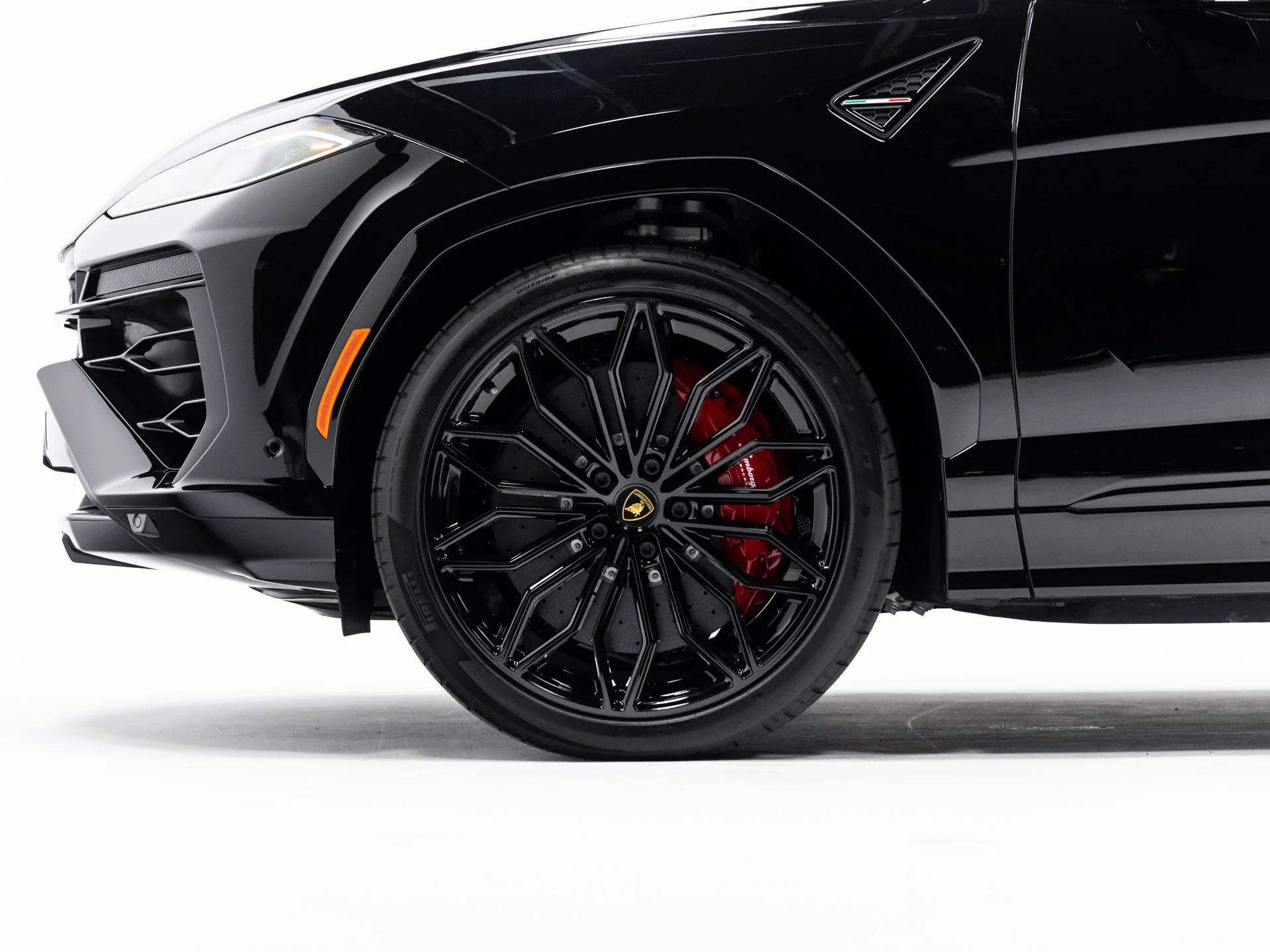 Used 2025 Nero Noctis Metallic Lamborghini SE image 9