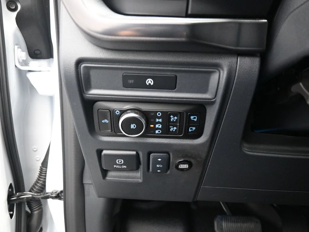 New 2025 Oxford White Ford Lariat image 12