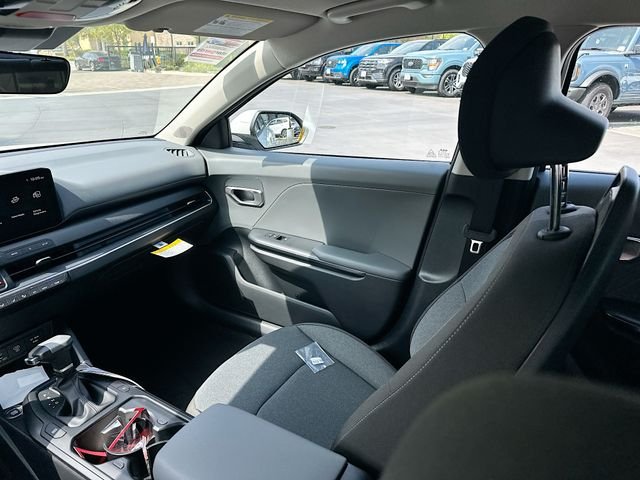 New 2026 Snow White Pearl Kia LXS image 22