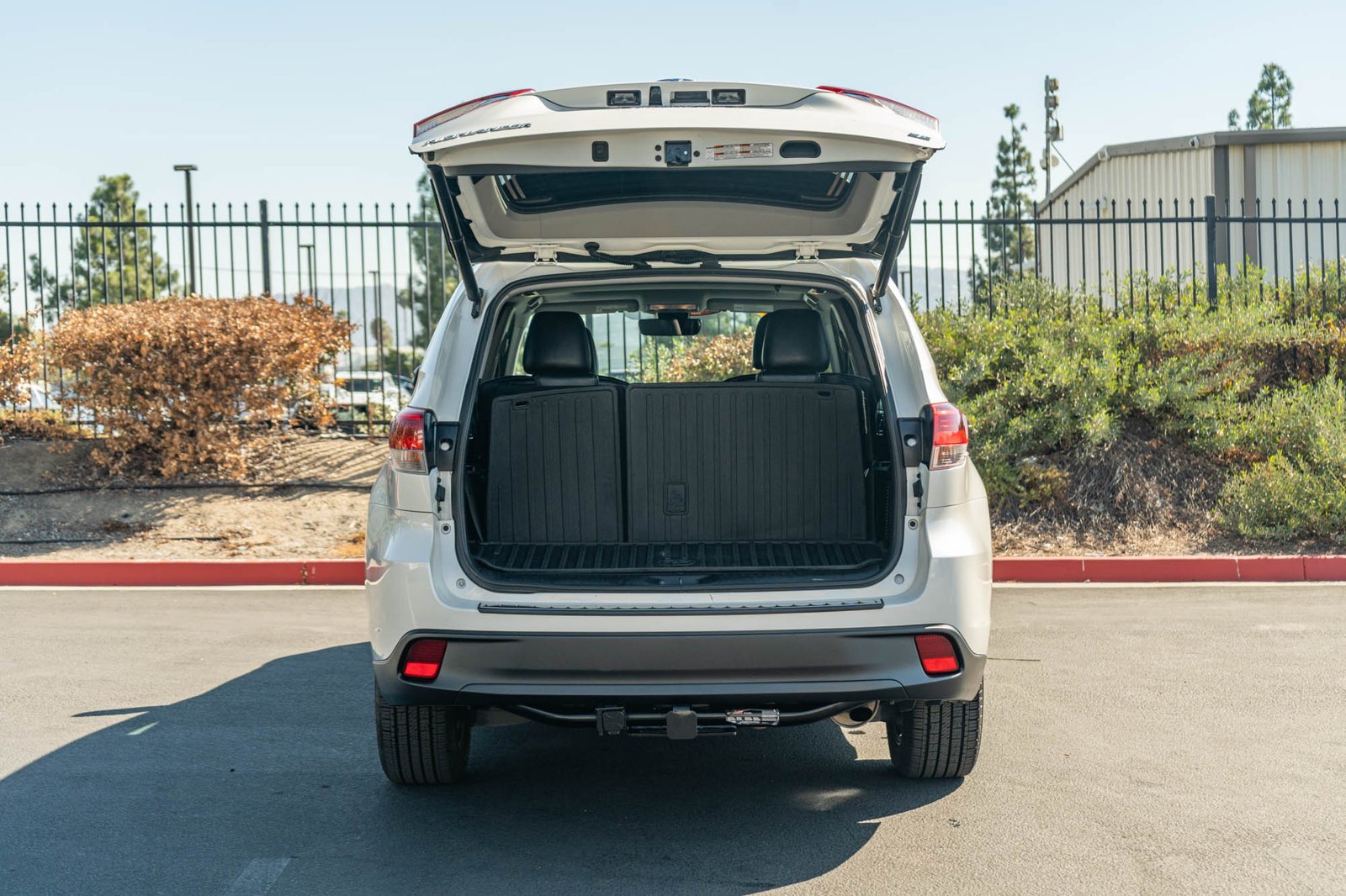 Certified Used 2018 Blizzard Pearl Toyota SE image 17