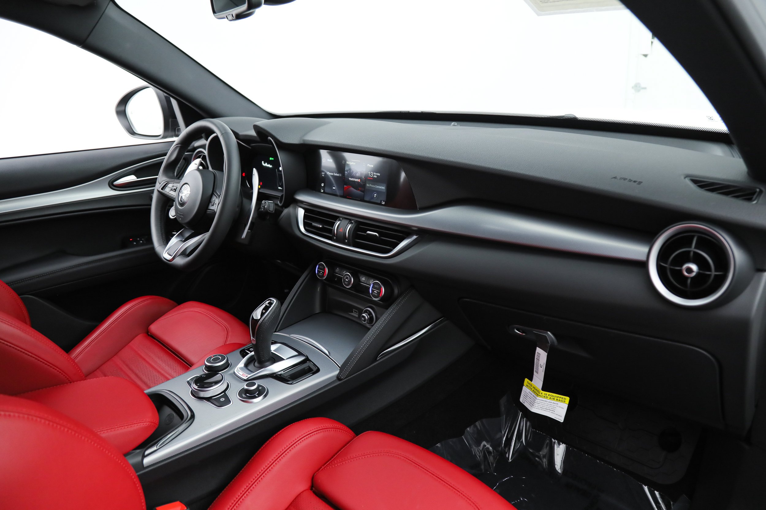 New 2025 Milano White Exterior Paint Alfa Romeo  image 10