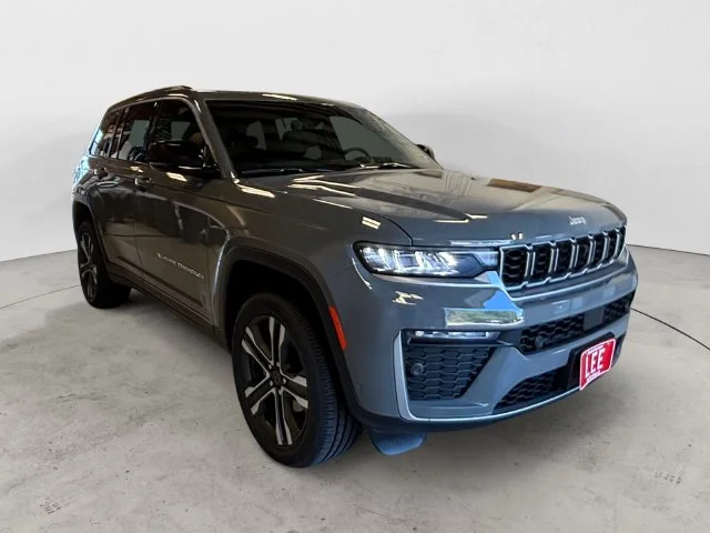 New 2027 Gray Jeep Limited image 7