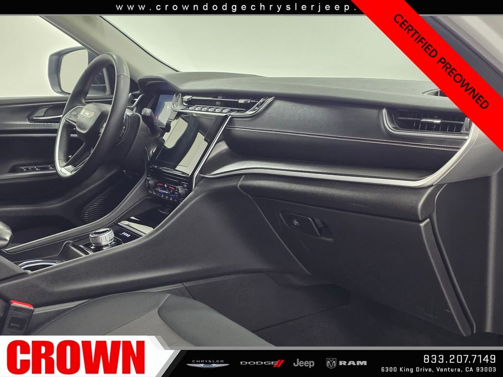 Used 2024 White Jeep Laredo image 12