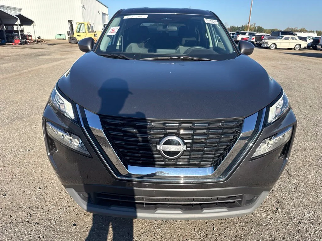 Used 2023 Gray Nissan SV image 7