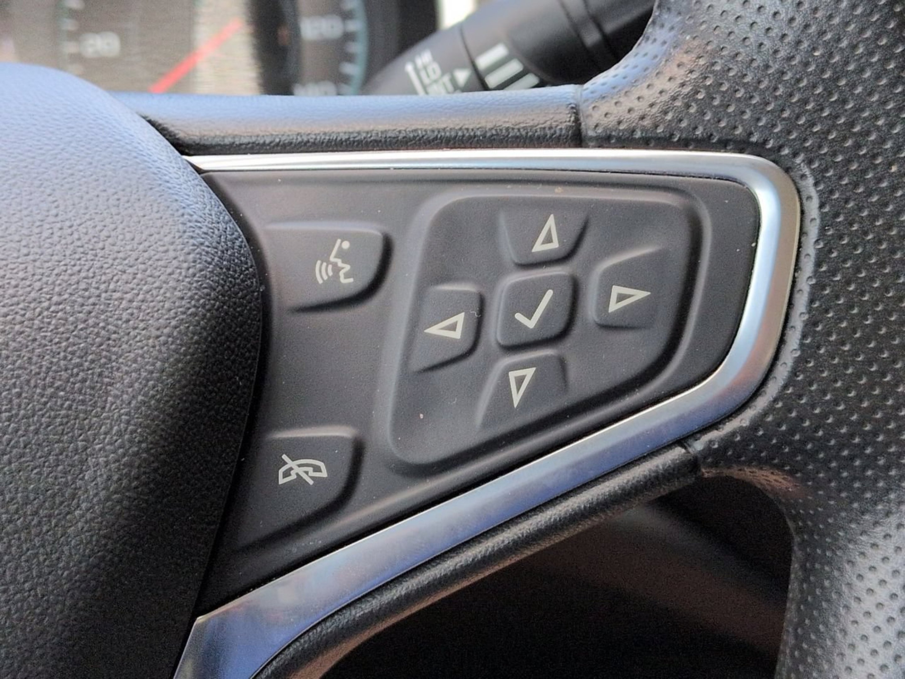 Used 2024 Sterling Gray Metallic Chevrolet LT image 28