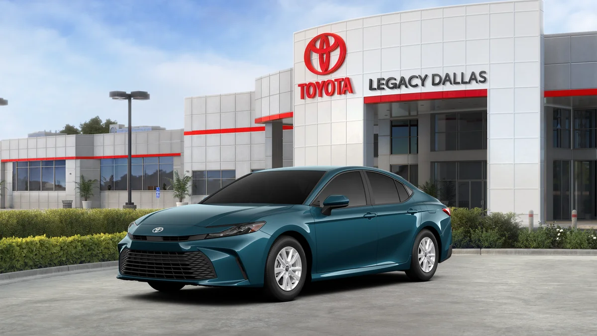 2026 Toyota Camry LE Hybrid's photo