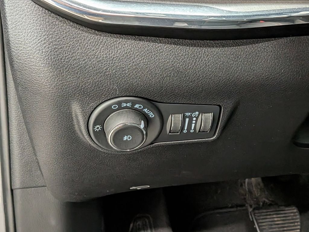 Used 2022 Gray Jeep Limited image 14