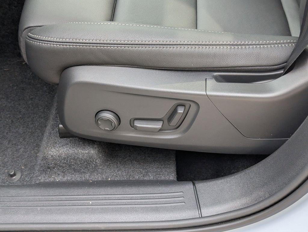 2026 Volvo XC40 Plus - Photo 14