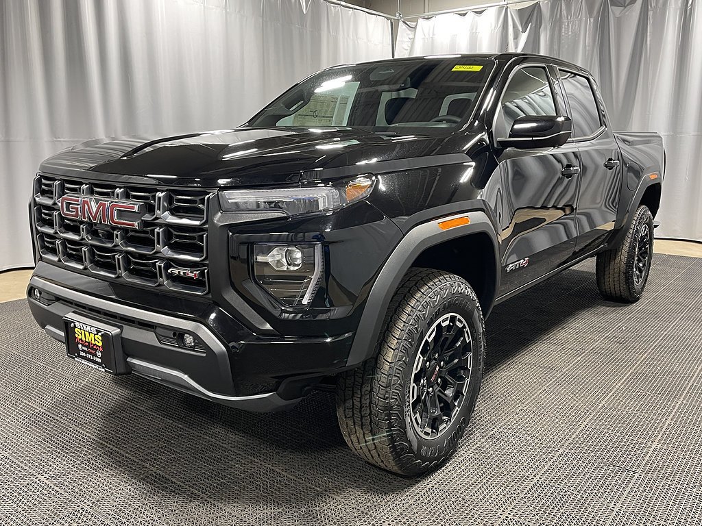 2026 GMC Canyon AT4 - Photo 4