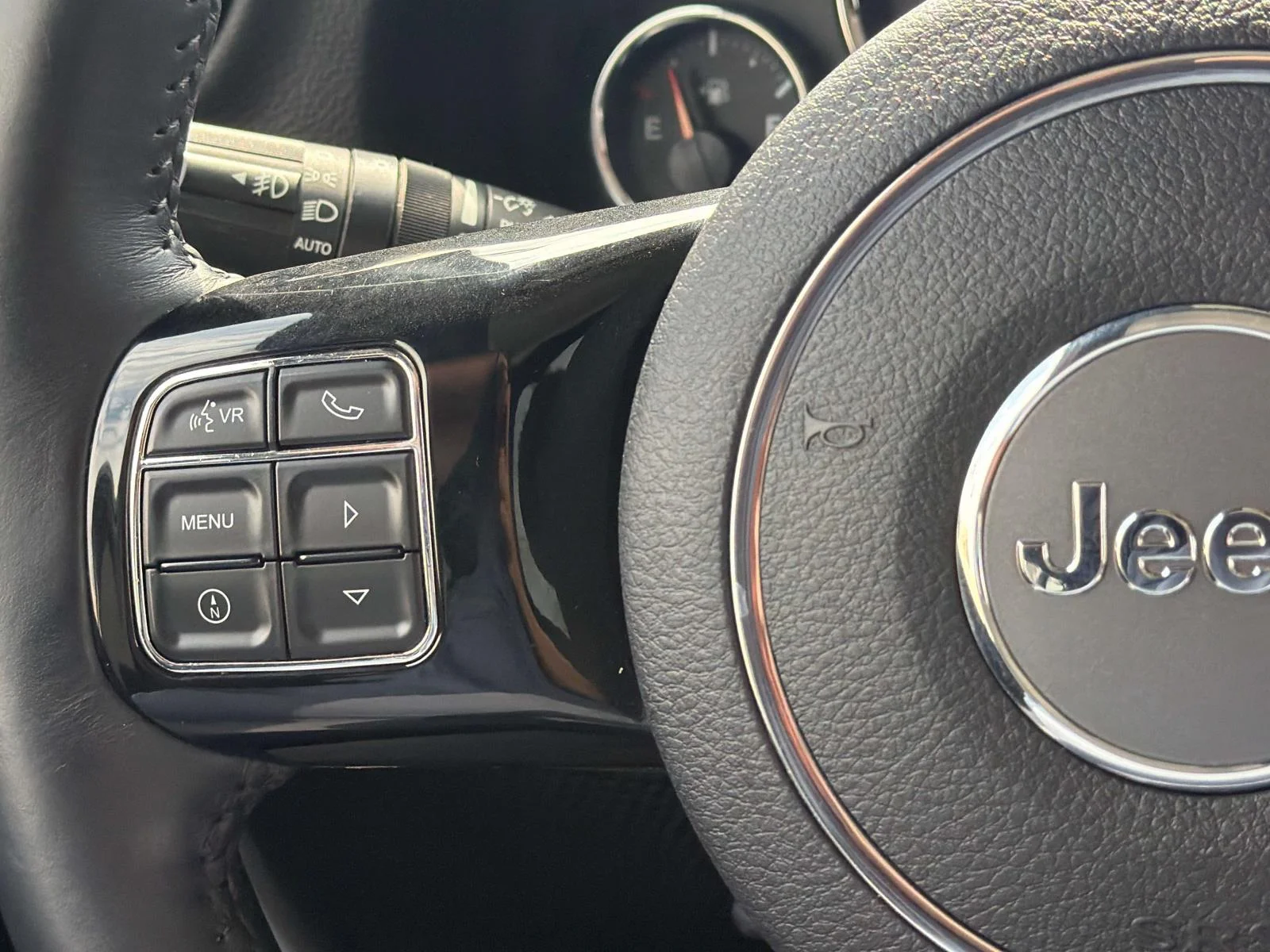 Used 2015 Bright White Clearcoat Jeep Altitude image 12