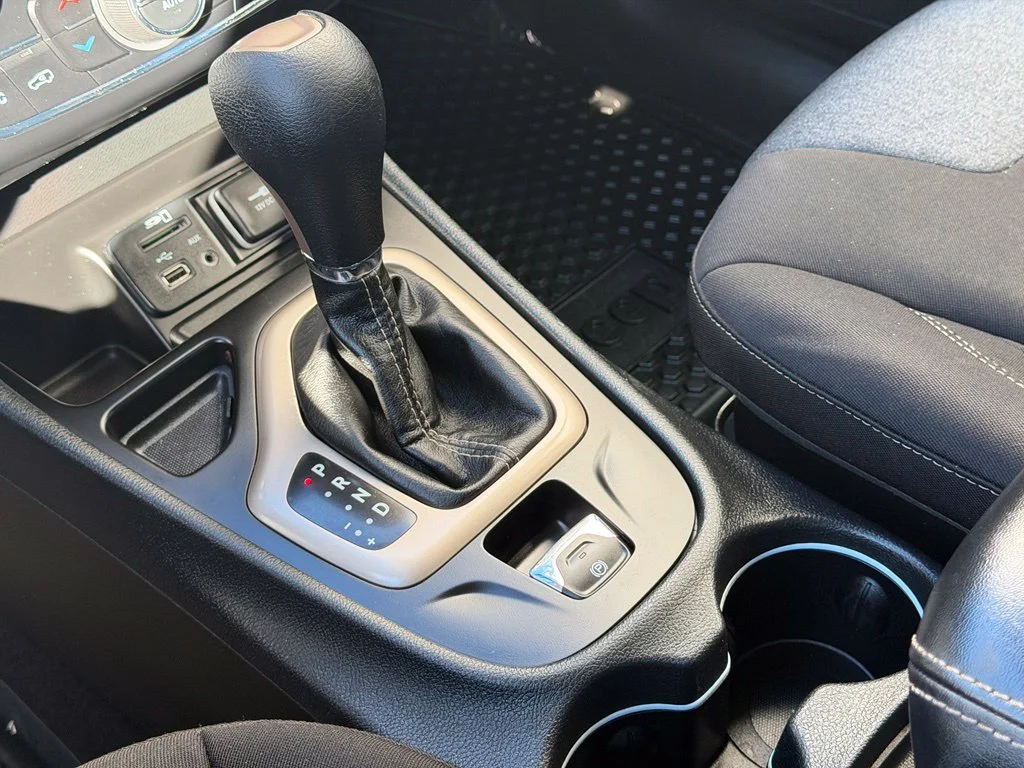 Used 2014 Black Jeep Latitude image 15