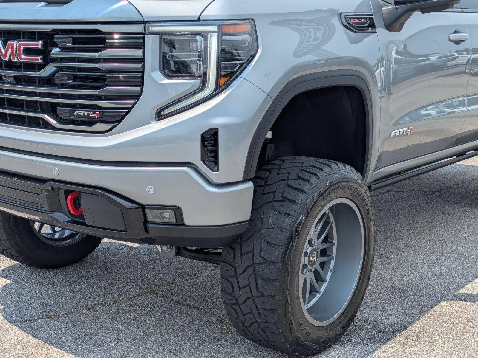 Used 2024 Sterling Metallic GMC AT4 image 9