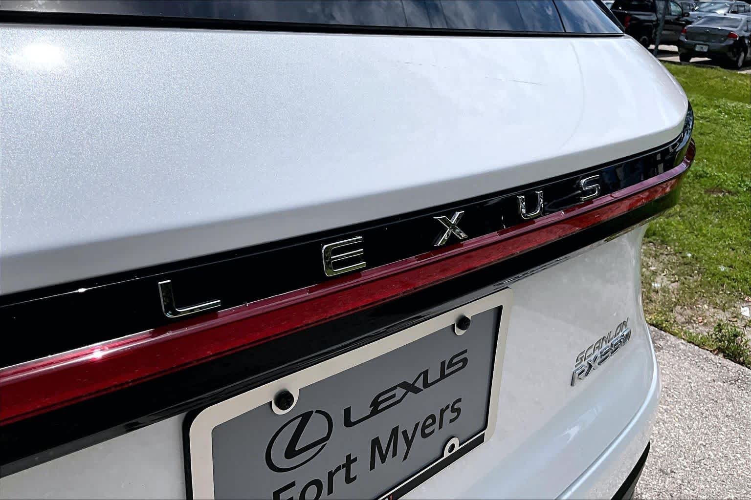 Used 2023 Eminent White Pearl Lexus Premium Plus image 10