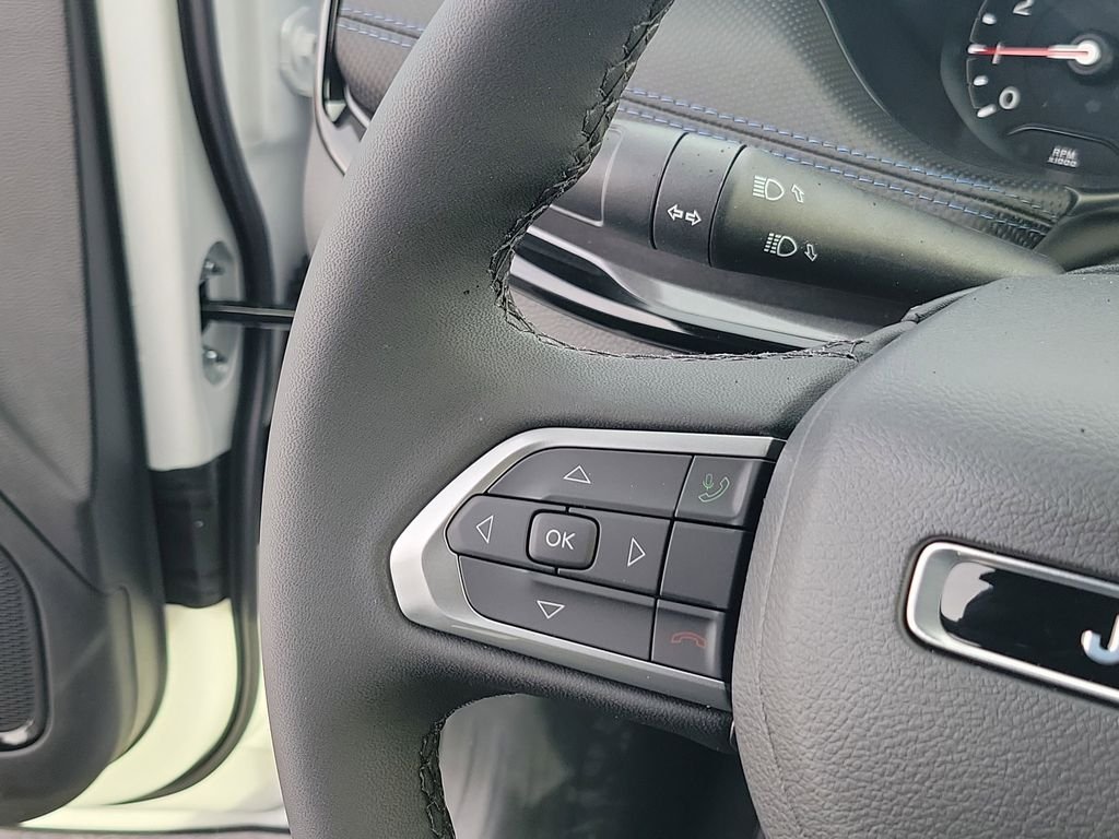 New 2026 Bright White Clearcoat Jeep Latitude image 22